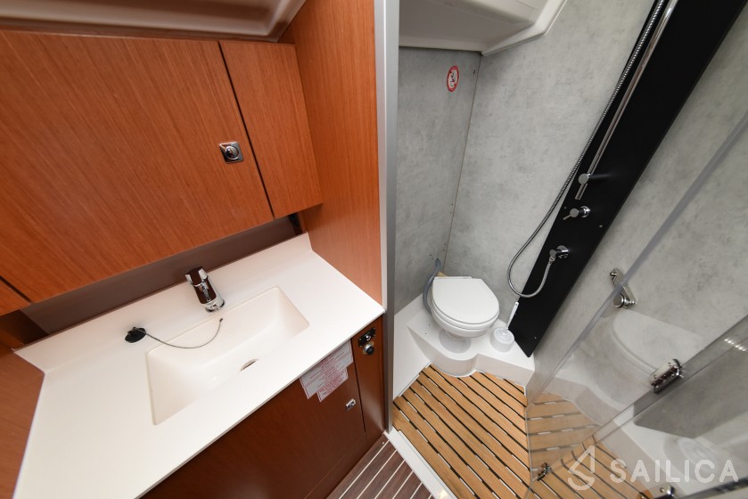Bavaria C42 - Yacht Charter Sailica