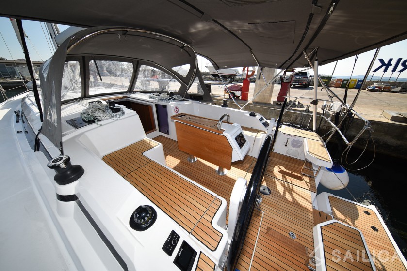 Bavaria C42 - Yacht Charter Sailica