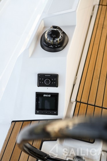 Bavaria C42 - Yacht Charter Sailica