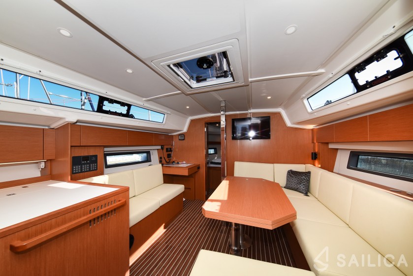 Bavaria C42 - Yacht Charter Sailica