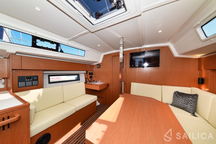 Bavaria C42 - Yacht Charter Sailica