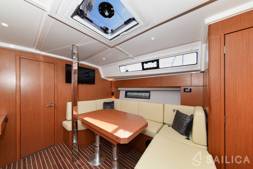Bavaria C42 - Yacht Charter Sailica