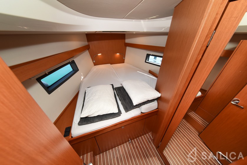 Bavaria C42 - Yacht Charter Sailica