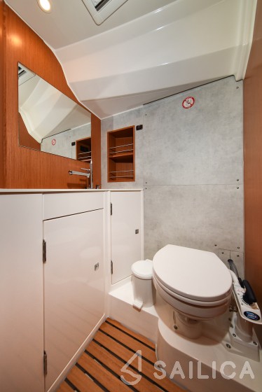 Bavaria C42 - Yacht Charter Sailica