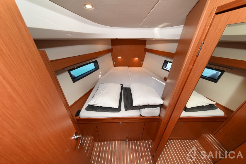 Bavaria C42 - Yacht Charter Sailica