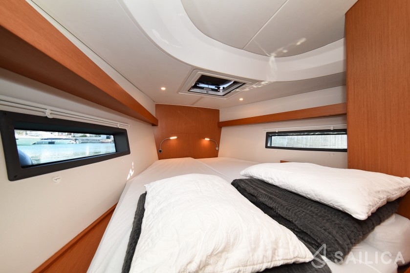 Bavaria C42 - Yacht Charter Sailica