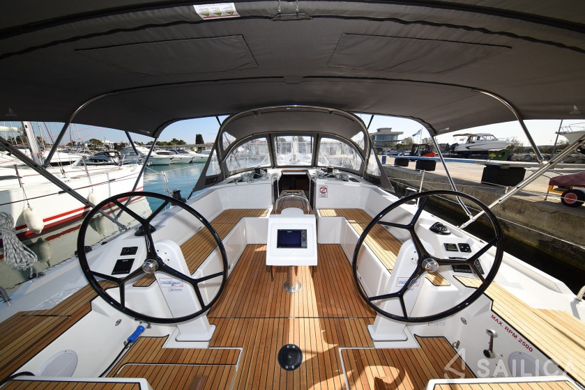 Bavaria C42 - Yacht Charter Sailica