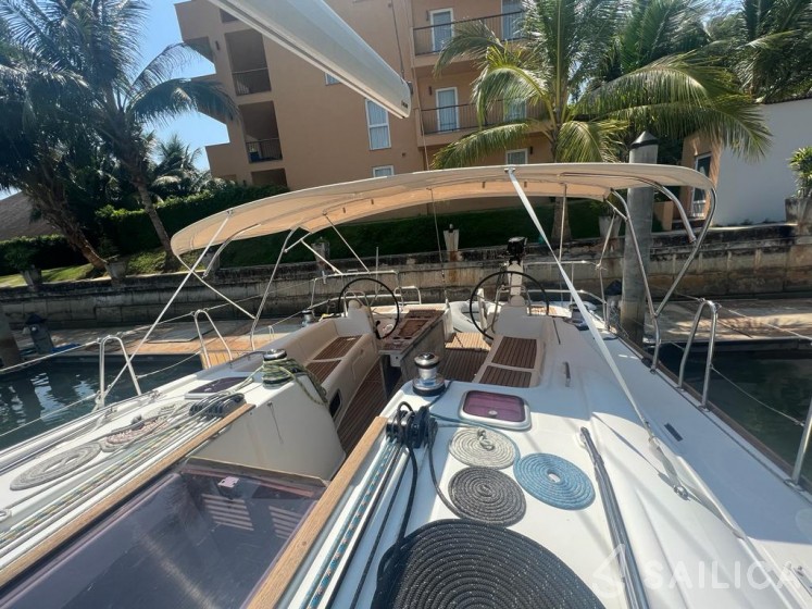Oceanis 54 - Yacht Charter Sailica