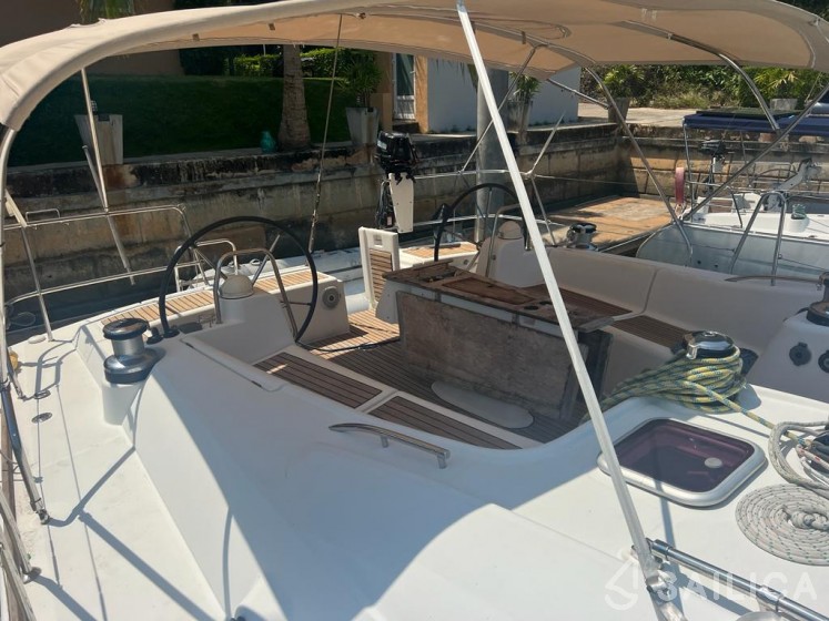 Oceanis 54 - Yacht Charter Sailica