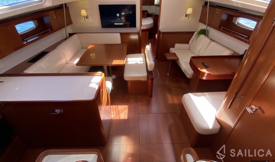 Oceanis 54 - Yacht Charter Sailica