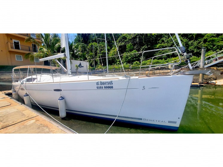 Oceanis 54 - Yacht Charter Sailica