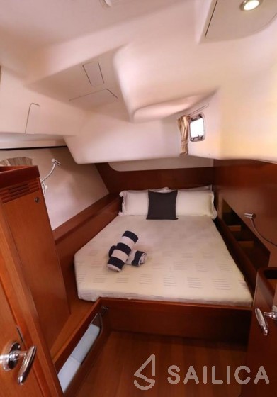 Oceanis 54 - Yacht Charter Sailica