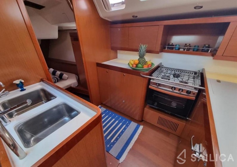 Oceanis 54 - Yacht Charter Sailica