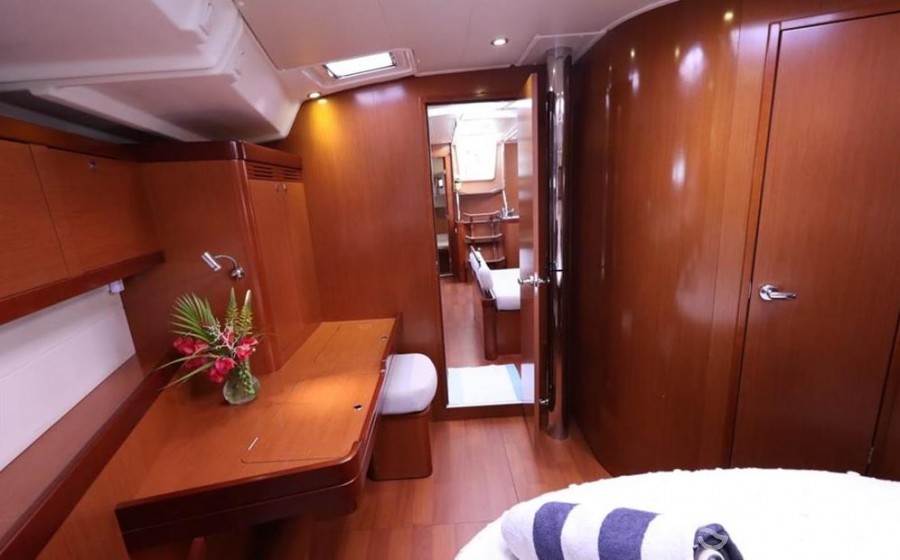 Oceanis 54 - Yacht Charter Sailica