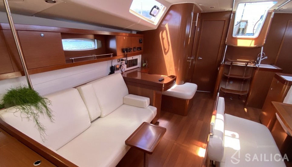 Oceanis 54 - Yacht Charter Sailica