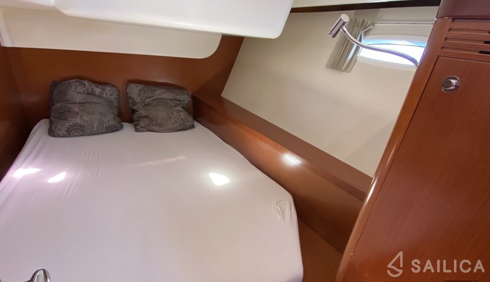 Oceanis 54 - Yacht Charter Sailica