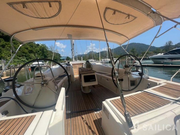 Oceanis 54 - Yacht Charter Sailica