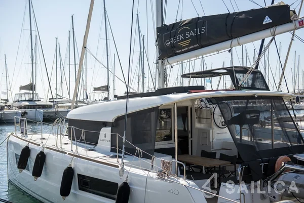 Lagoon 40 - Yacht Charter Sailica