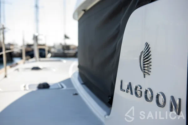 Lagoon 40 - Yacht Charter Sailica