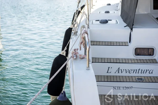 Lagoon 40 - Yacht Charter Sailica