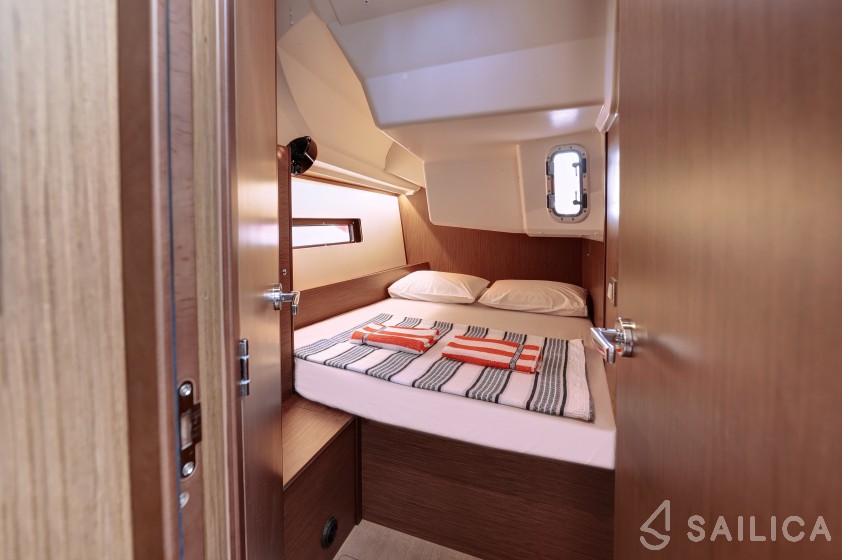 Oceanis 40.1 - Yacht Charter Sailica