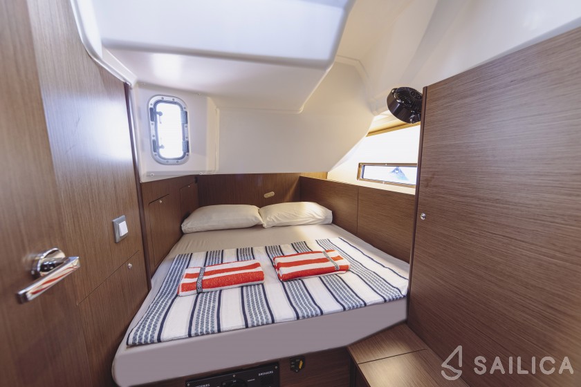 Oceanis 40.1 - Yacht Charter Sailica