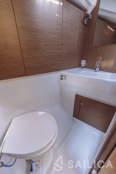 Oceanis 40.1 - Yacht Charter Sailica