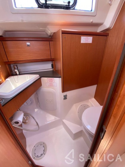 Bavaria 34 - Yacht Charter Sailica