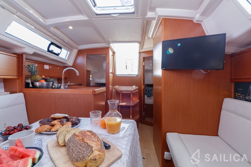Bavaria 34 - Yacht Charter Sailica
