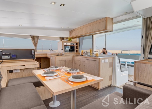 Lagoon 400 S2 - Yacht Charter Sailica