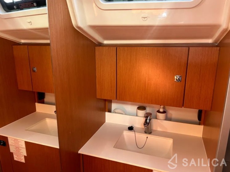 Bavaria 42 Cruiser - Yacht Charter Sailica