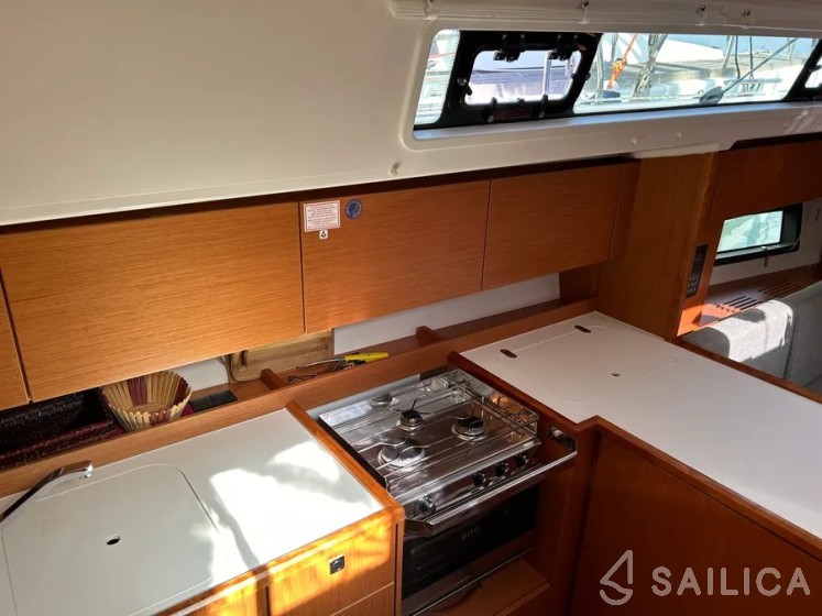Bavaria 42 Cruiser - Yacht Charter Sailica