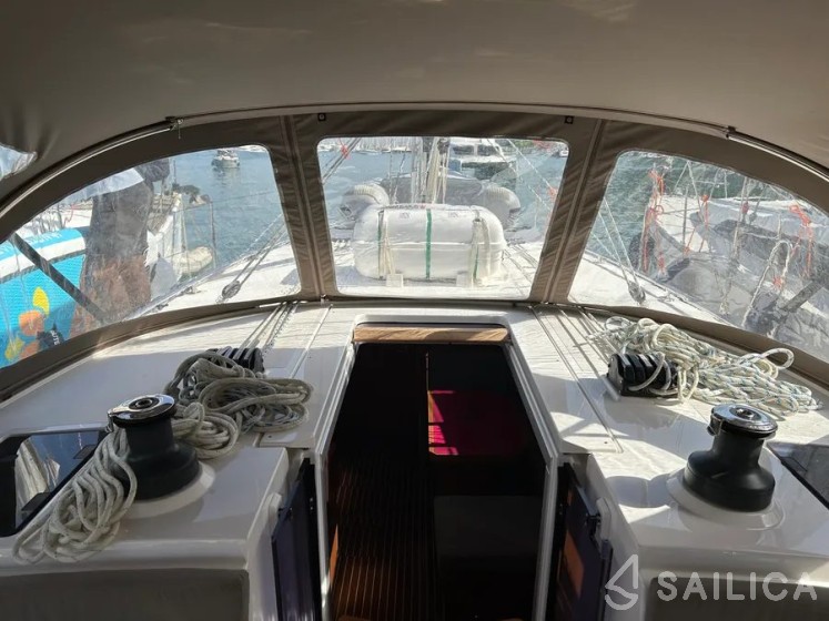 Bavaria 42 Cruiser - Yacht Charter Sailica