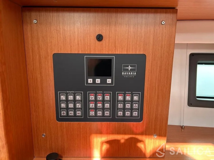 Bavaria 42 Cruiser - Yacht Charter Sailica