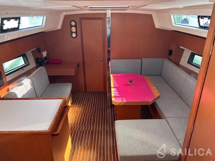 Bavaria 42 Cruiser - Yacht Charter Sailica