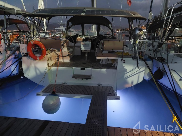 Bavaria 42 Cruiser - Yacht Charter Sailica