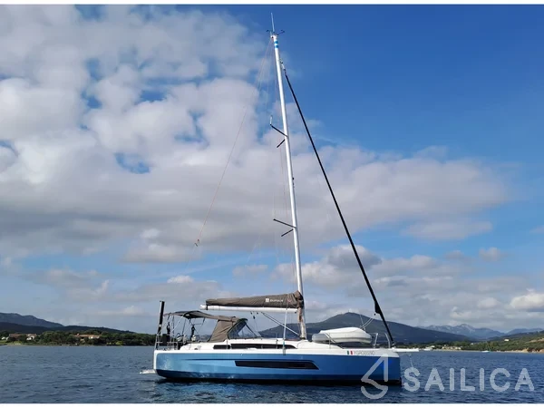 Dufour 37 - Yacht Charter Sailica