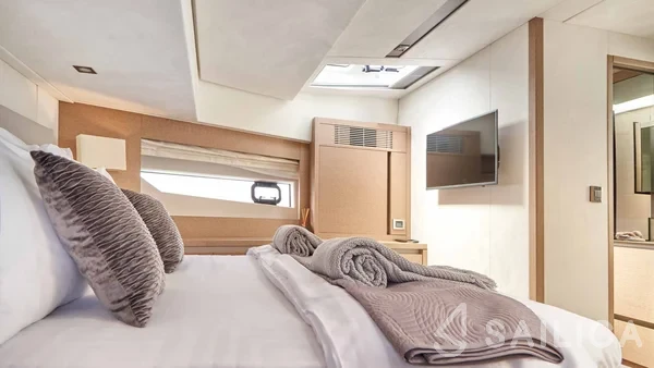 Prestige 630S - Yacht Charter Sailica