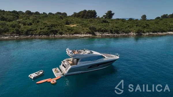 Prestige 630S - Yacht Charter Sailica