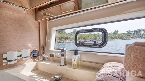 Prestige 630S - Yacht Charter Sailica