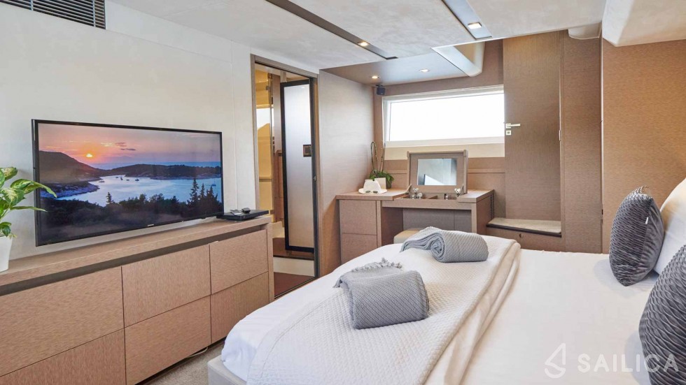 Prestige 630S - Yacht Charter Sailica