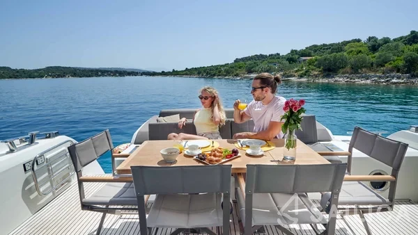Prestige 630S - Yacht Charter Sailica