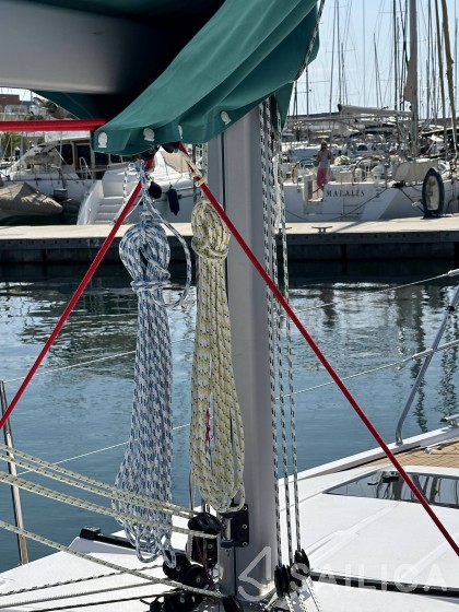 Maxus 35 - Yacht Charter Sailica