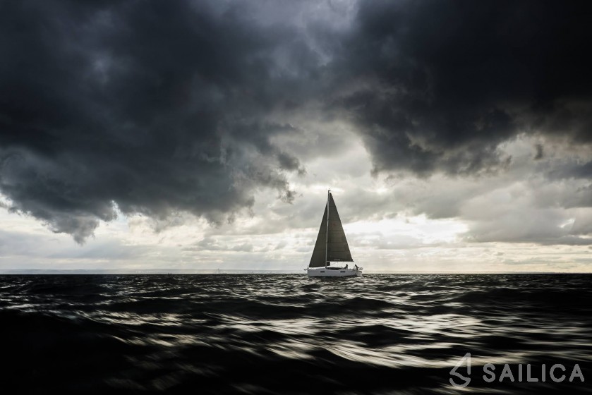 Maxus 35 - Yacht Charter Sailica