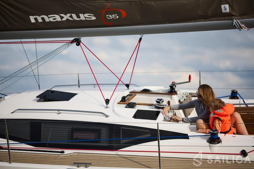 Maxus 35 - Yacht Charter Sailica