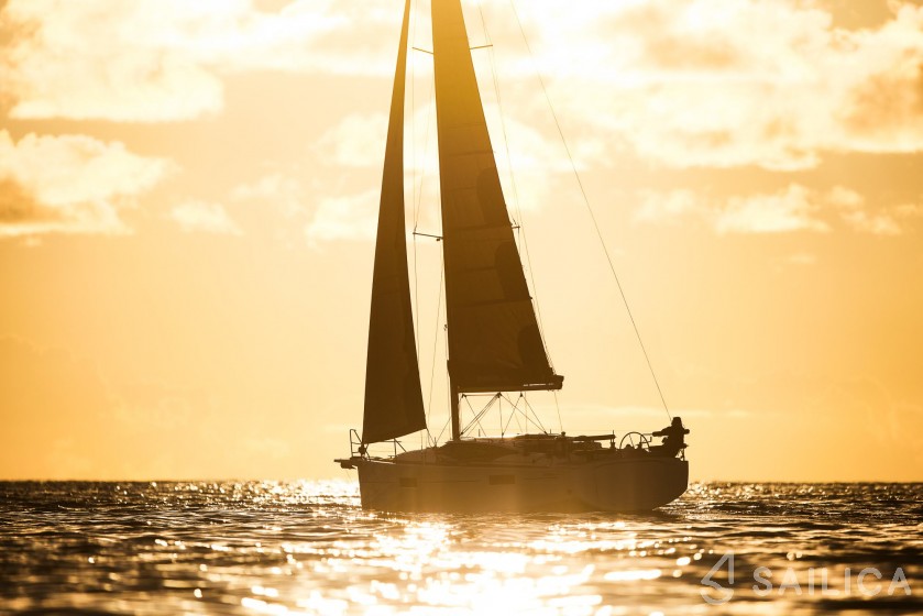 Maxus 35 - Yacht Charter Sailica