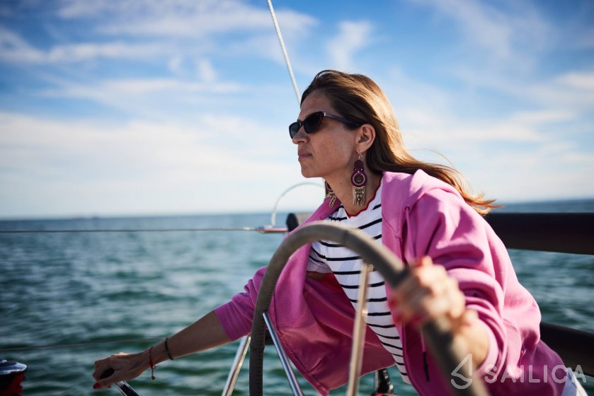 Maxus 35 - Yacht Charter Sailica