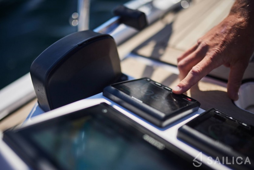 Maxus 35 - Yacht Charter Sailica