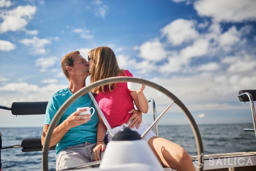 Maxus 35 - Yacht Charter Sailica