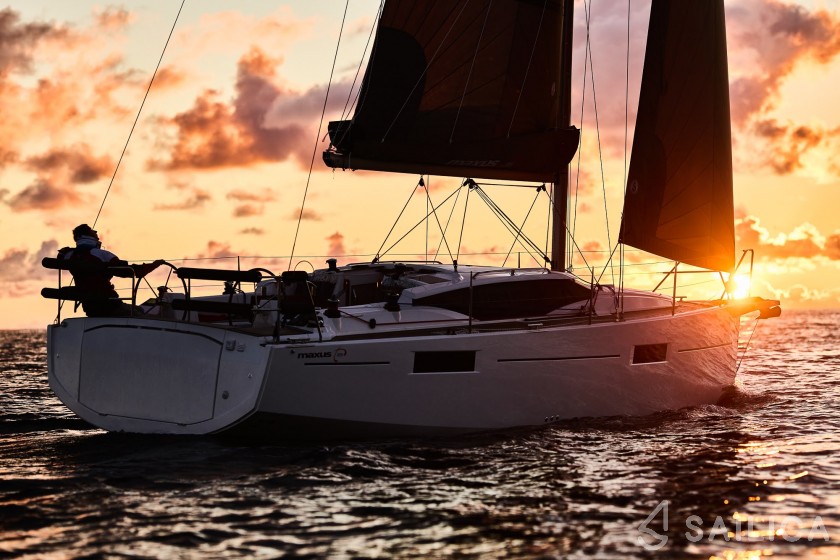 Maxus 35 - Yacht Charter Sailica
